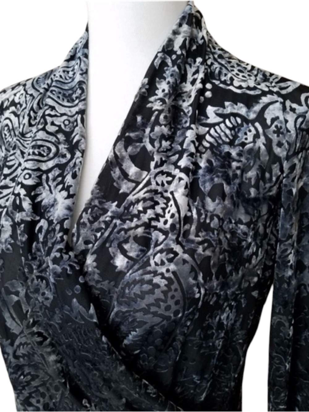 Women’s Burn Out Velvet Silver and Black Top Size XL Karen Kane - Picture 3 of 6